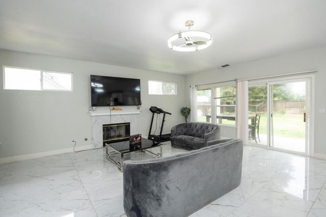 3200 Brookstone Dr, Turlock, CA 95382