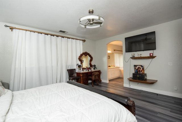 3200 Brookstone Dr, Turlock, CA 95382