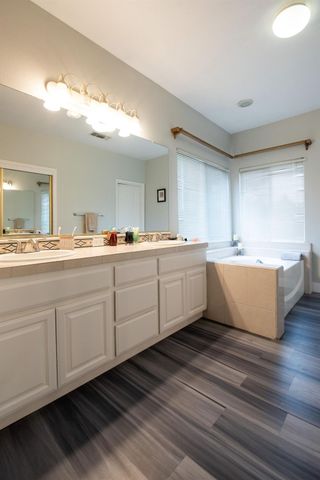 3200 Brookstone Dr, Turlock, CA 95382