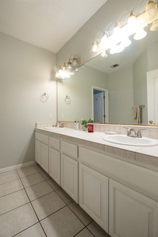 3200 Brookstone Dr, Turlock, CA 95382