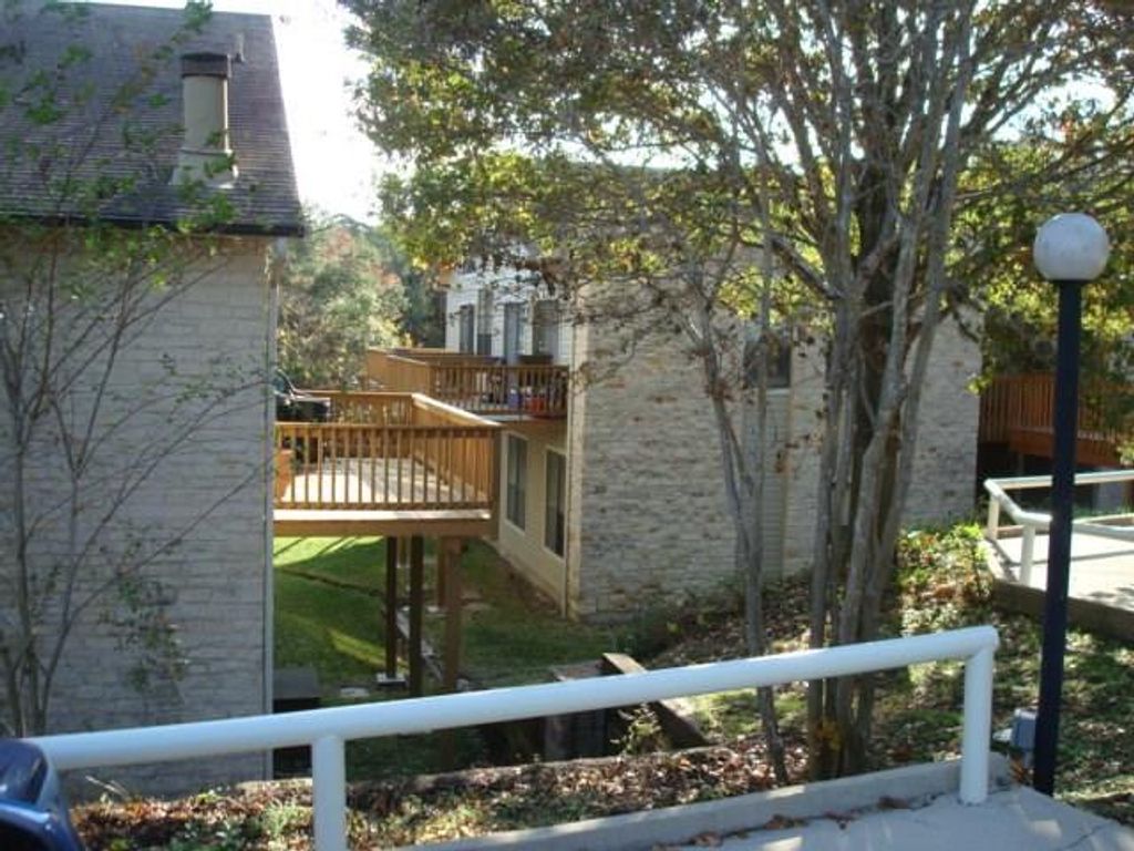 7107 Silver Dale DR A, Austin, TX 78736