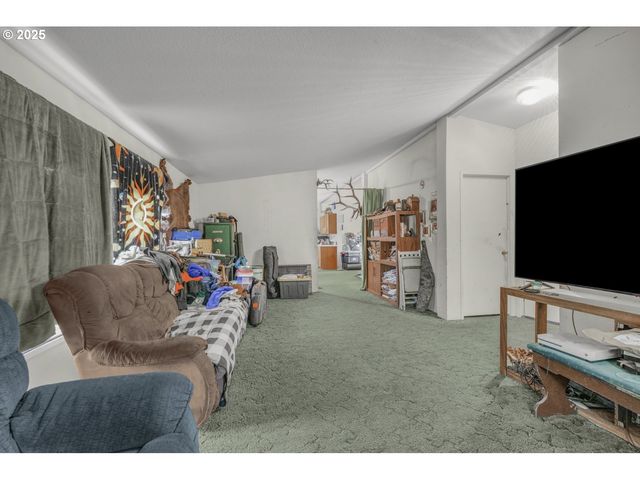 19807 S HIGHWAY 211, Colton, OR 97017