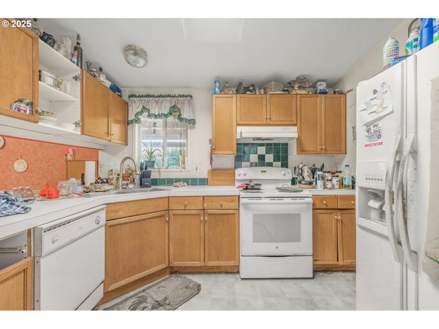 19807 S HIGHWAY 211, Colton, OR 97017