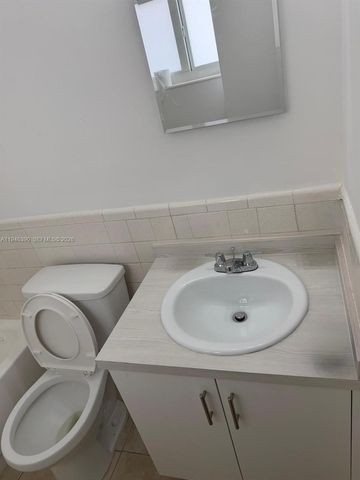 831 NW 1st Ave 4, Fort Lauderdale, FL 33311