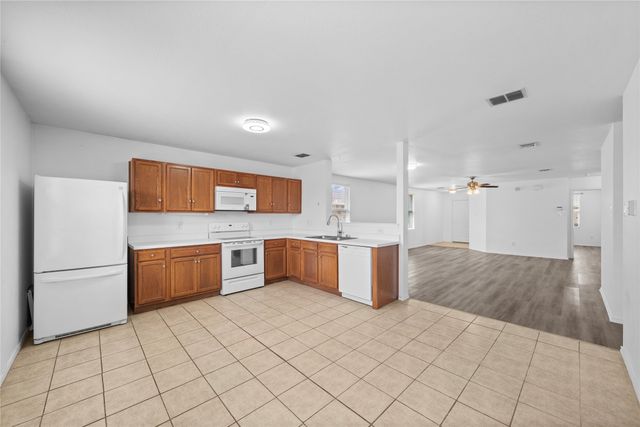 8421 Cotton Valley Lane, Arlington, TX 76002