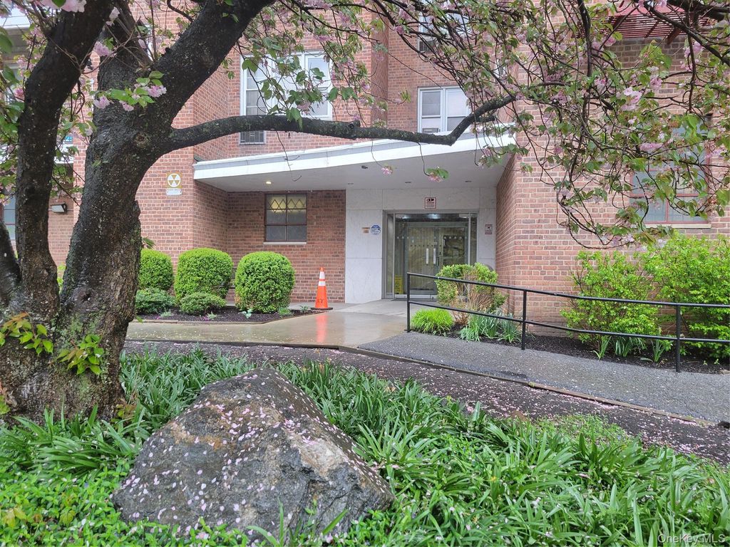 245 Rumsey Road 7B, Yonkers, NY 10701