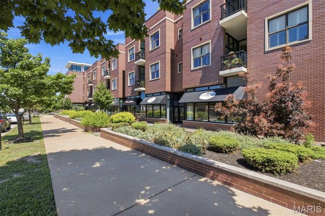 6451 Clayton Road 208, Clayton, MO 63117