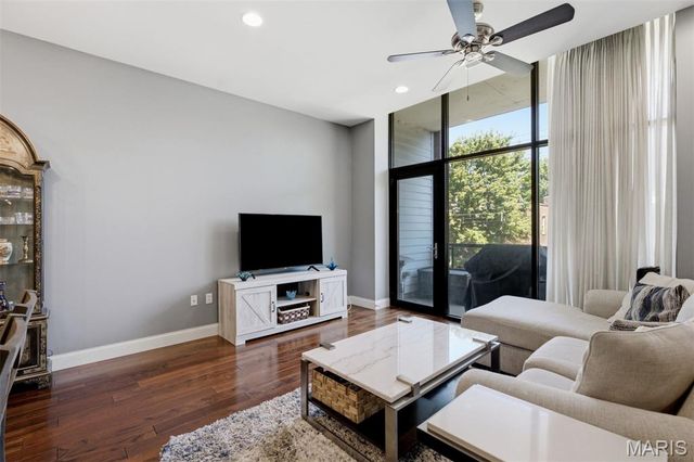 6451 Clayton Road 208, Clayton, MO 63117