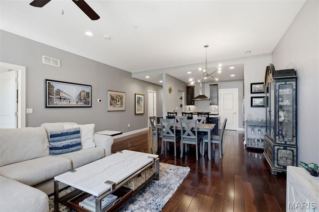 6451 Clayton Road 208, Clayton, MO 63117