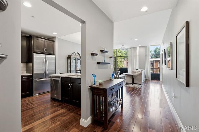 6451 Clayton Road 208, Clayton, MO 63117