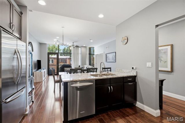 6451 Clayton Road 208, Clayton, MO 63117