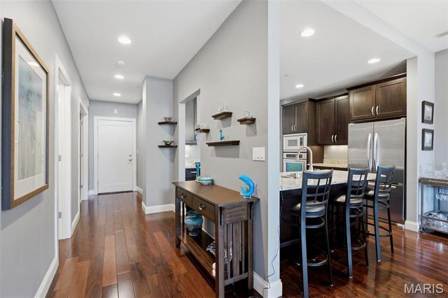 6451 Clayton Road 208, Clayton, MO 63117