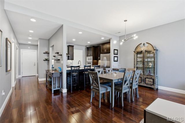 6451 Clayton Road 208, Clayton, MO 63117