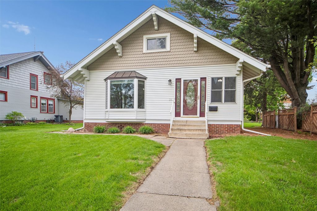 216 SW Logan Street, Ankeny, IA 50023
