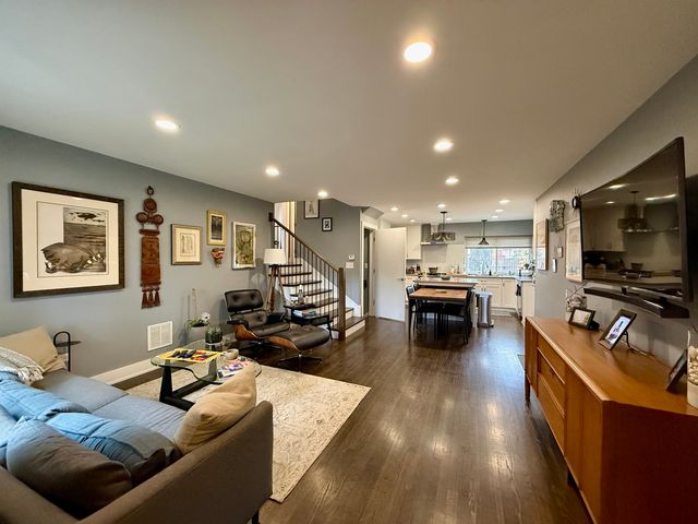 9847 S Millard Avenue, Evergreen Park, IL 60805