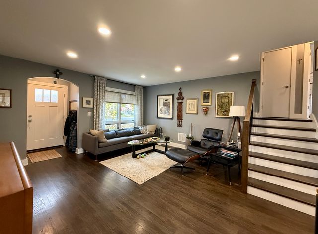 9847 S Millard Avenue, Evergreen Park, IL 60805