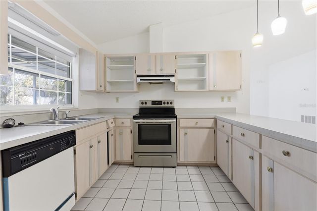 650 E VOORHIS AVENUE, Deland, FL 32724