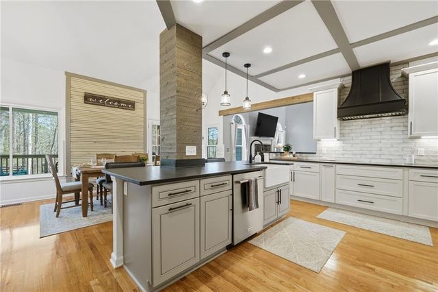 406 Lovinggood Landing Drive, Woodstock, GA 30189