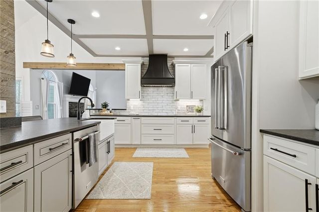 406 Lovinggood Landing Drive, Woodstock, GA 30189