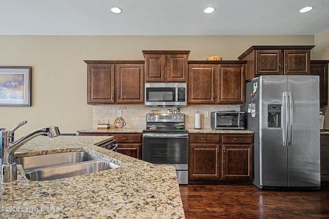 3037 Crystal Waters Way, Louisville, KY 40299