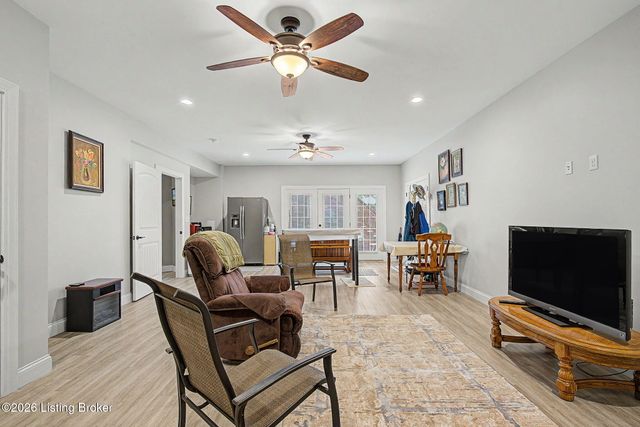 3037 Crystal Waters Way, Louisville, KY 40299
