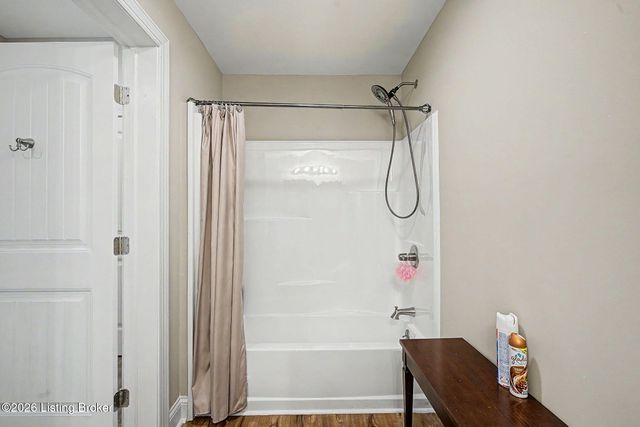 3037 Crystal Waters Way, Louisville, KY 40299