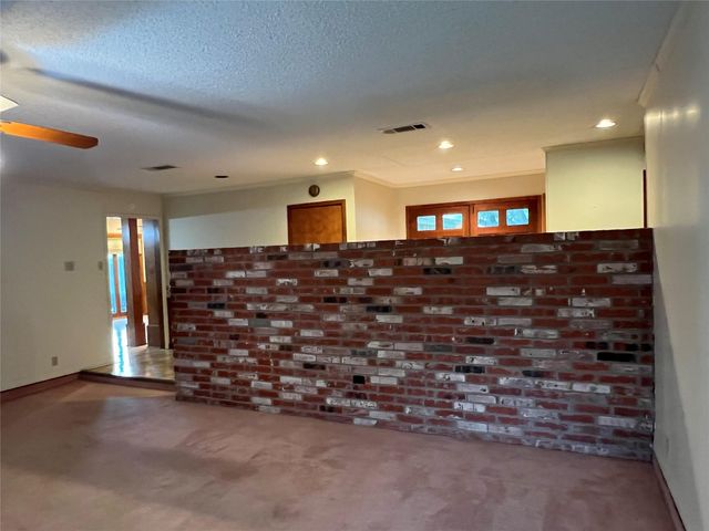 812 George ST, Taylor, TX 76574