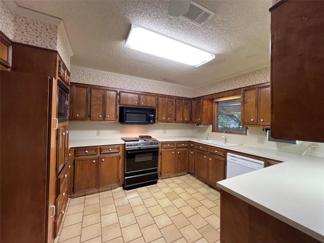 812 George ST, Taylor, TX 76574