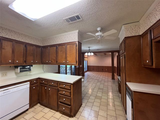 812 George ST, Taylor, TX 76574