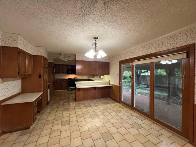812 George ST, Taylor, TX 76574