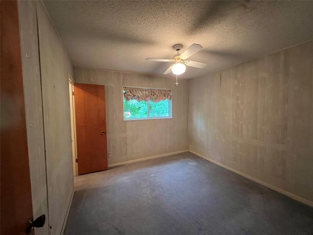 812 George ST, Taylor, TX 76574