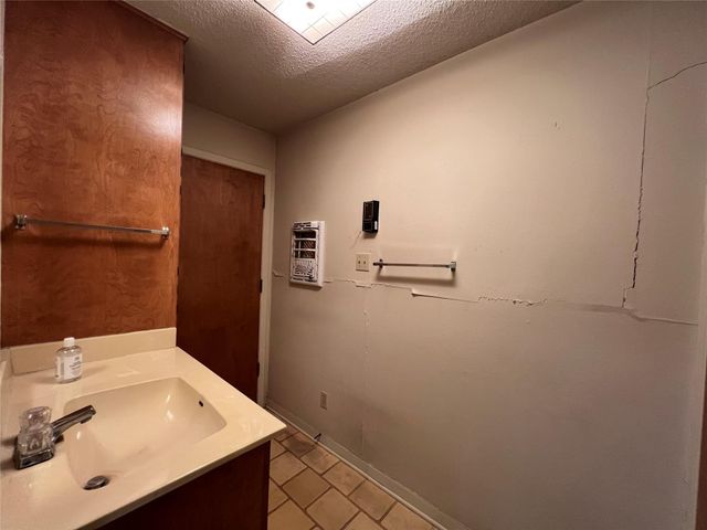 812 George ST, Taylor, TX 76574