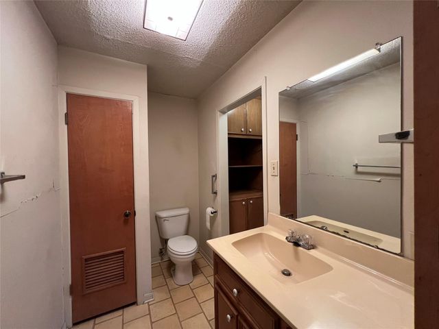 812 George ST, Taylor, TX 76574