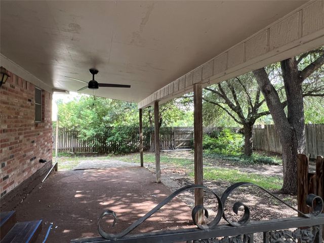 812 George ST, Taylor, TX 76574