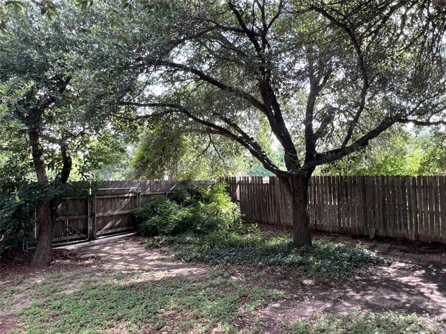812 George ST, Taylor, TX 76574