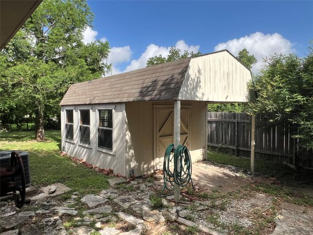812 George ST, Taylor, TX 76574