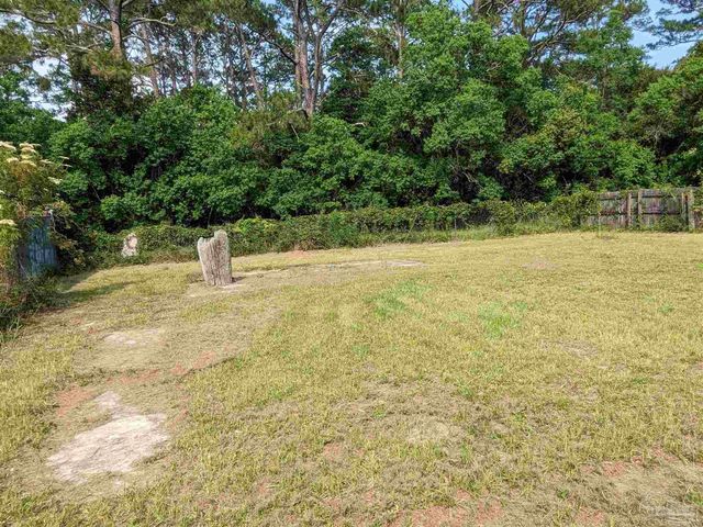 2430 Dog Track Rd, Pensacola, FL 32507