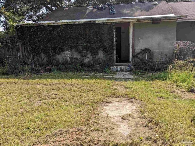 2430 Dog Track Rd, Pensacola, FL 32507