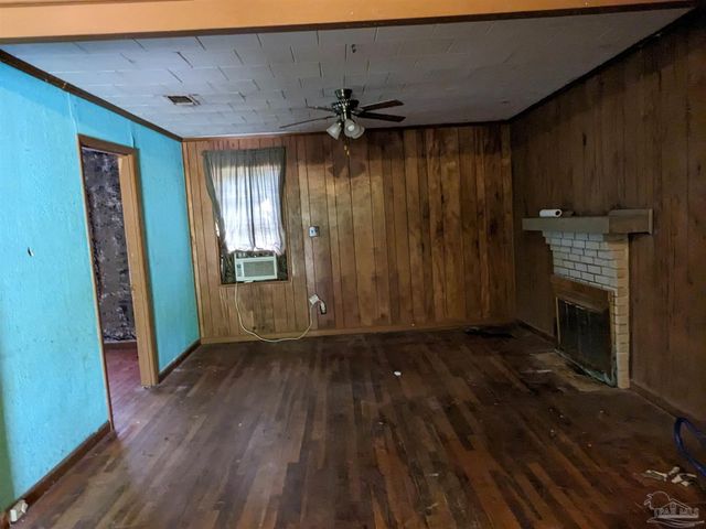 2430 Dog Track Rd, Pensacola, FL 32507