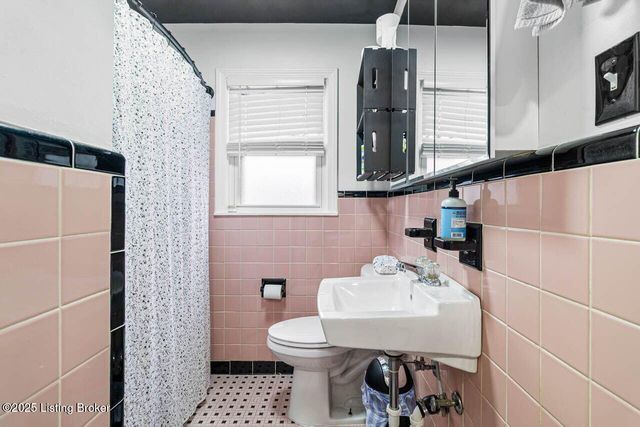 3014 McMahan Blvd, Louisville, KY 40220