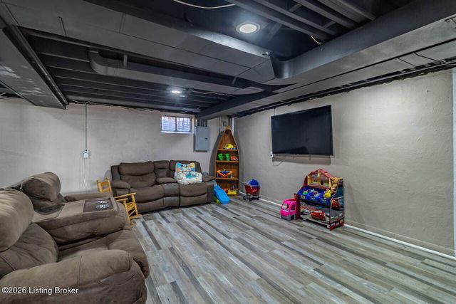 3014 McMahan Blvd, Louisville, KY 40220