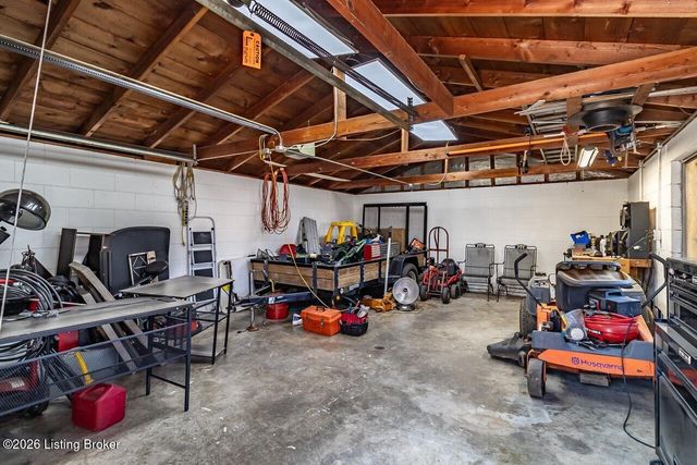 3014 McMahan Blvd, Louisville, KY 40220