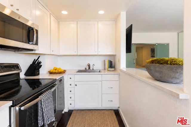 999 N Doheny Drive 211, West Hollywood, CA 90069