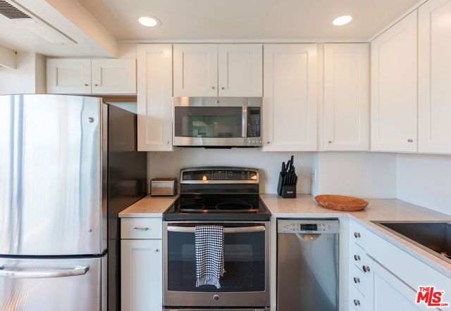 999 N Doheny Drive 211, West Hollywood, CA 90069