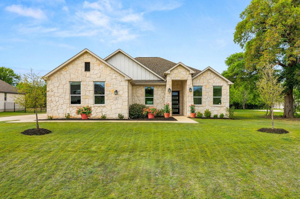 372 Raptor Beak WAY, Cedar Creek, TX 78612
