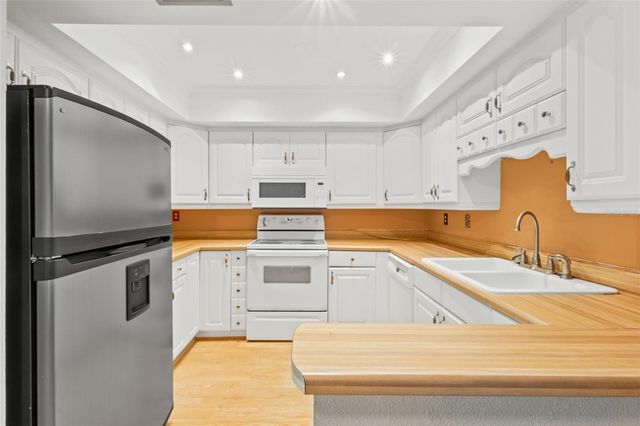 1601 BAYHOUSE POINT DRIVE 204, Sarasota, FL 34231