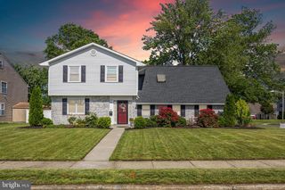 2 ERYNWOOD AVE, Marlton, NJ 08053