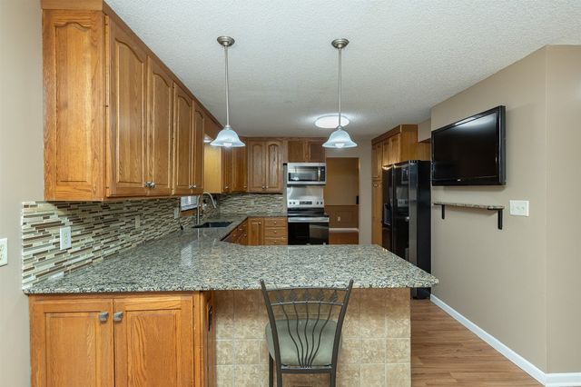 1622 NW 109th Street, Clive, IA 50325