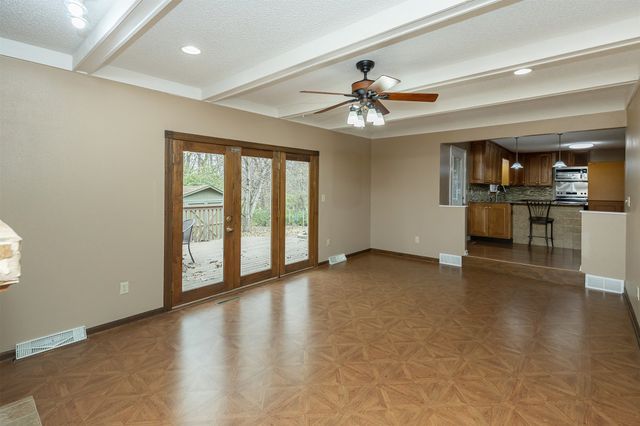 1622 NW 109th Street, Clive, IA 50325