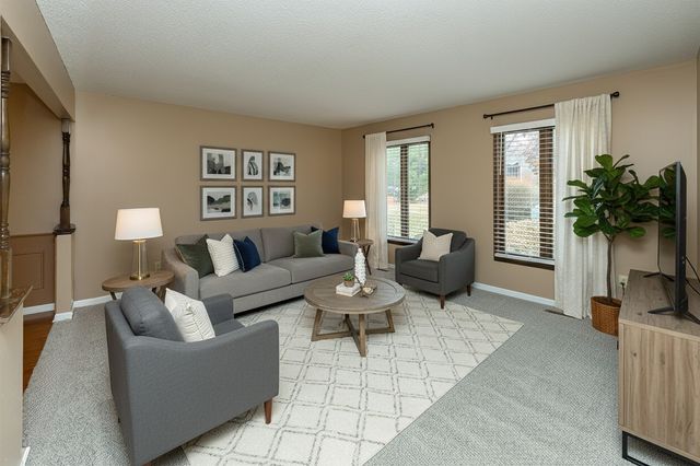 1622 NW 109th Street, Clive, IA 50325